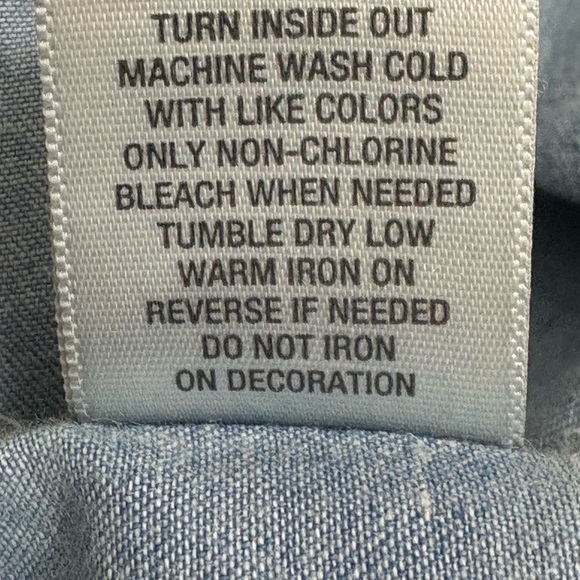 NWOT Women’s Light Wash Beaded Detail Pearl Snap Front Long Sleeve Top | Size L - Picture 8 of 8